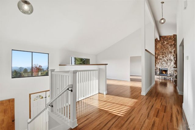 5827 La Cuesta Dr, Santa Rosa, CA 95409