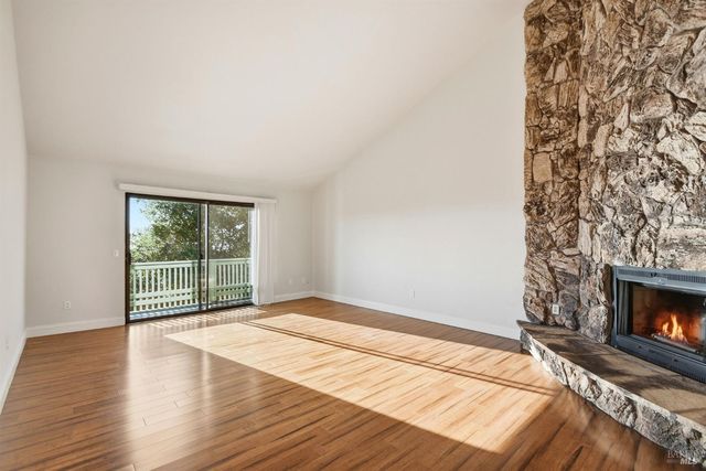 5827 La Cuesta Dr, Santa Rosa, CA 95409