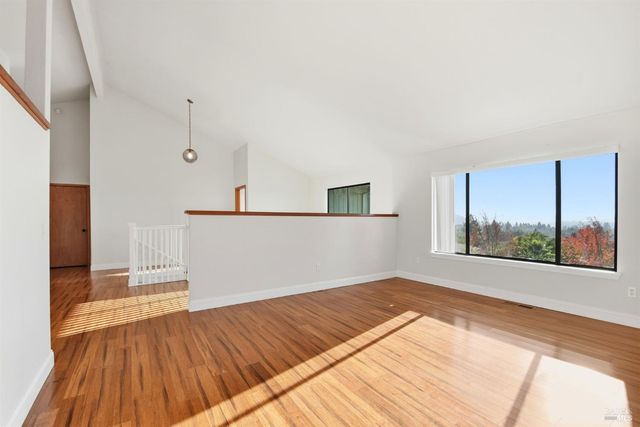 5827 La Cuesta Dr, Santa Rosa, CA 95409