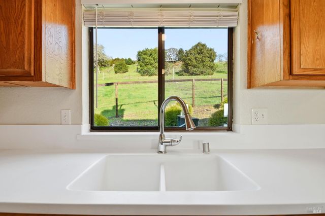 5827 La Cuesta Dr, Santa Rosa, CA 95409