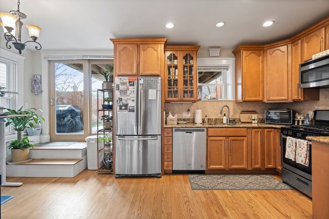 521 E 5th St 1, Boston, MA 02127