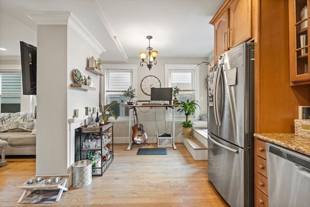 521 E 5th St 1, Boston, MA 02127