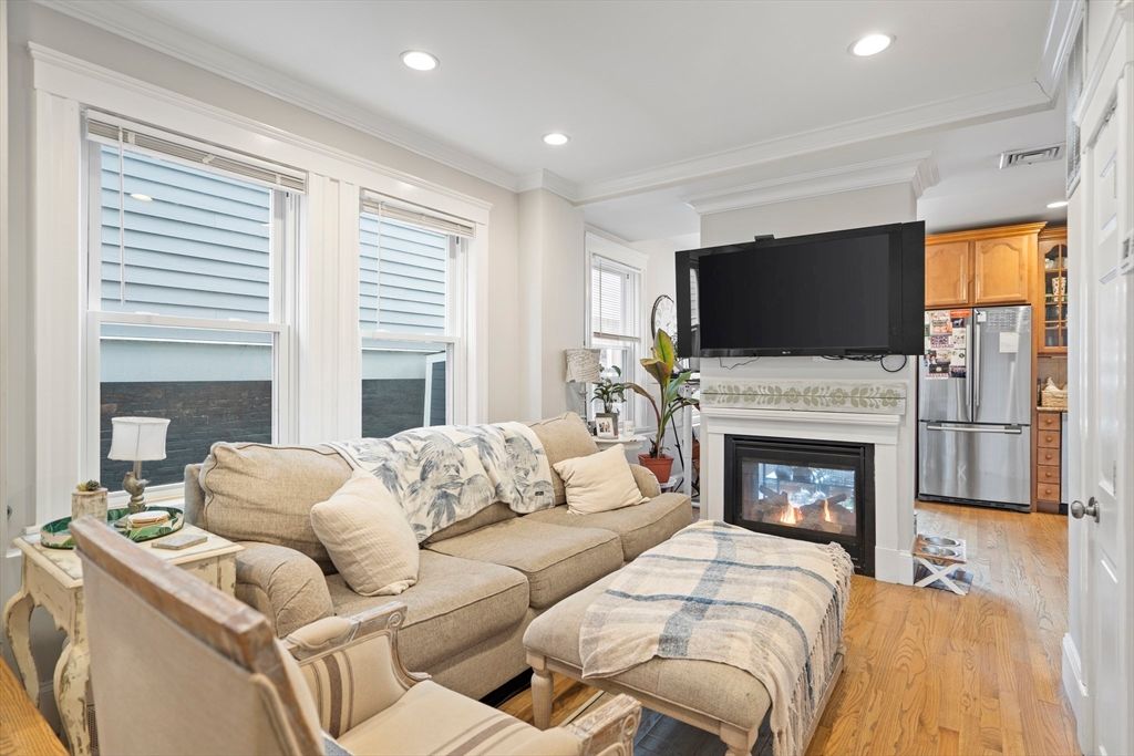 521 E 5th St 1, Boston, MA 02127