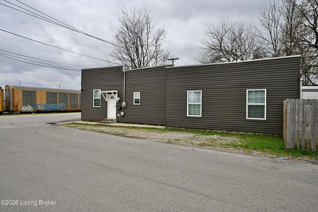 4320 Louisville Ave, Louisville, KY 40209