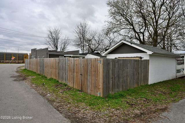 4320 Louisville Ave, Louisville, KY 40209