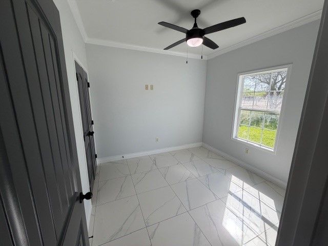 686 County Road 3061, Orange Grove, TX 78372