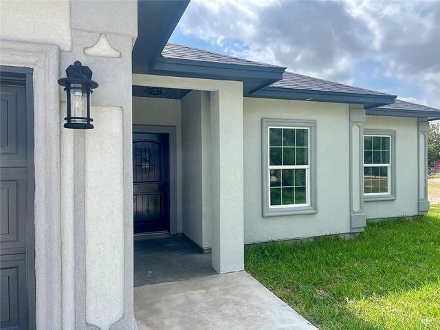 686 County Road 3061, Orange Grove, TX 78372