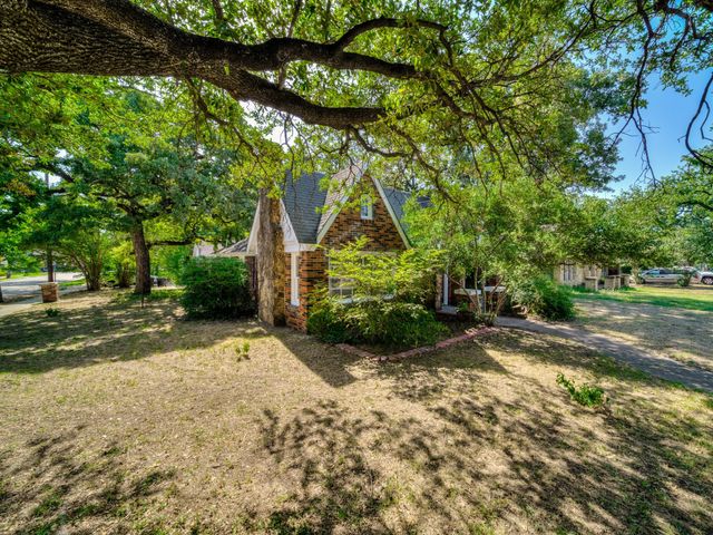1412 N Riverside Drive, Fort Worth, TX 76111
