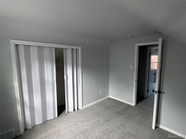 20490 Country Club Drive, Harper Woods, MI 48225