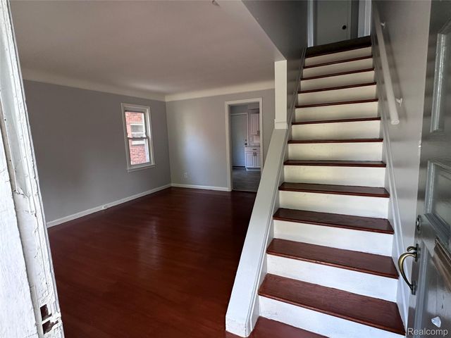 20490 Country Club Drive, Harper Woods, MI 48225