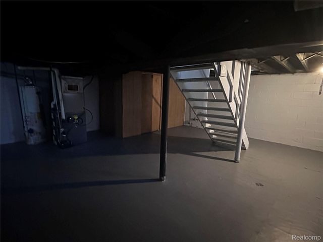 20490 Country Club Drive, Harper Woods, MI 48225