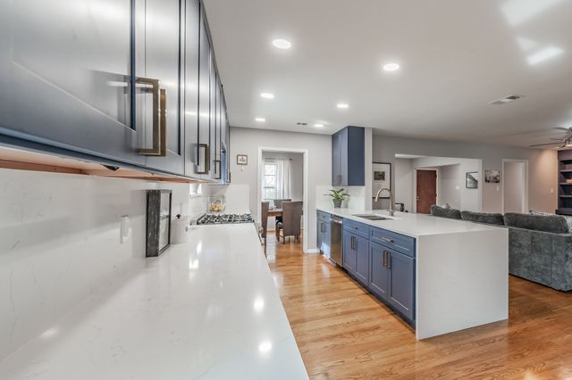 8426 Van Pelt Drive, Dallas, TX 75228