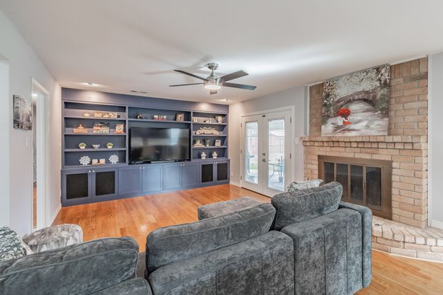 8426 Van Pelt Drive, Dallas, TX 75228