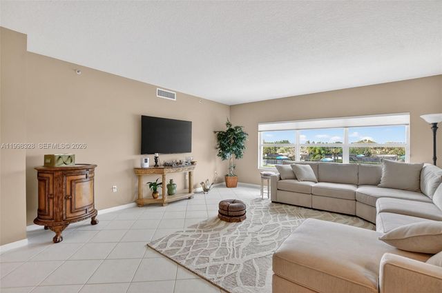5938 Crystal Shores Dr 301 301, Boynton Beach, FL 33437