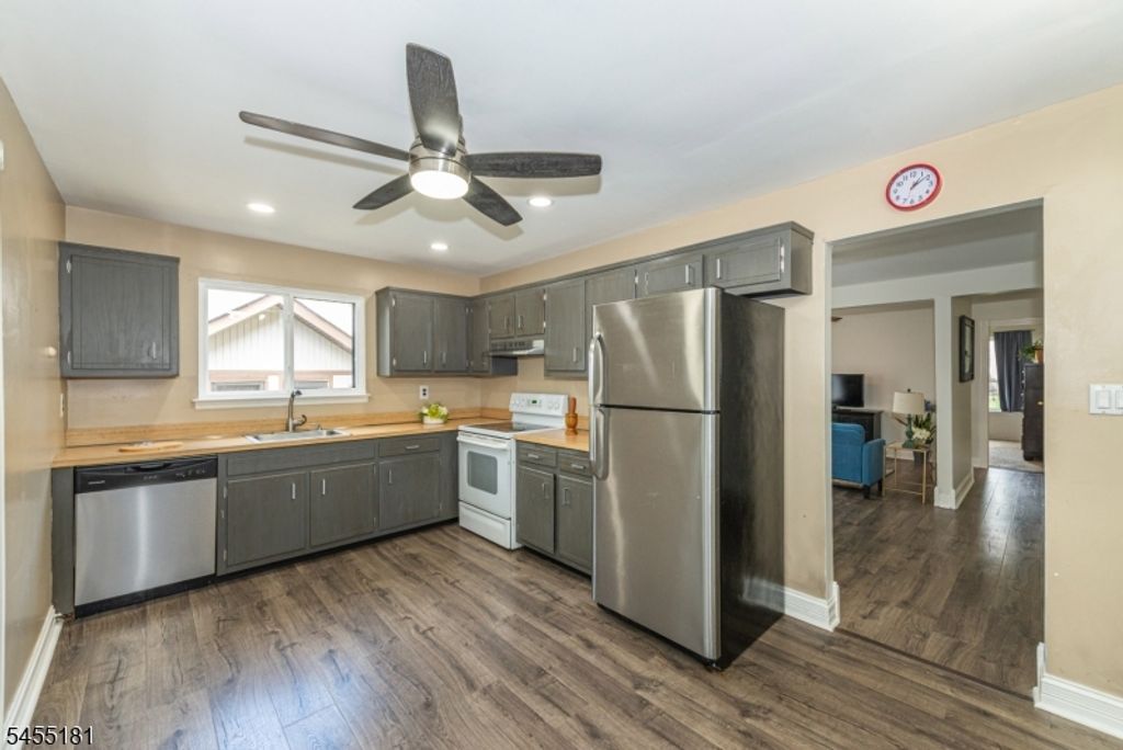 15277 Aspen Ct, Stanhope Boro, NJ 07874 — photo 3