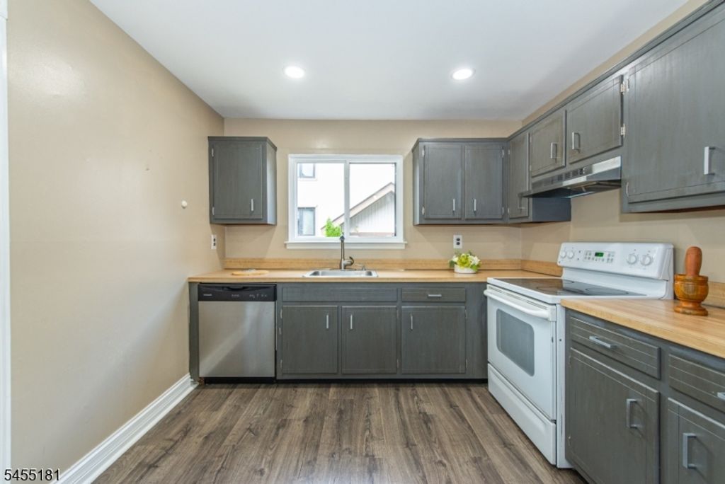 15277 Aspen Ct, Stanhope Boro, NJ 07874 — photo 4