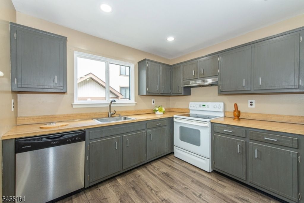 15277 Aspen Ct, Stanhope Boro, NJ 07874 — photo 5