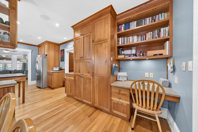 33 Union St, North Andover, MA 01845