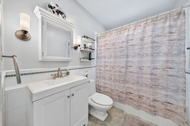 33 Union St, North Andover, MA 01845
