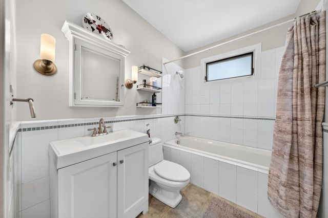 33 Union St, North Andover, MA 01845