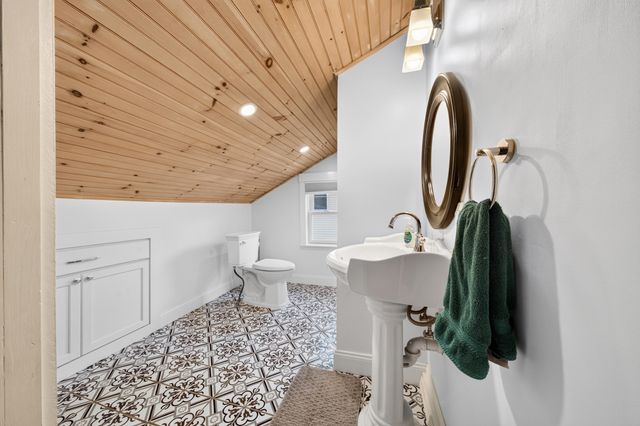 33 Union St, North Andover, MA 01845