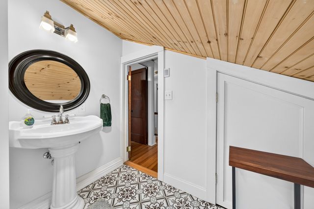 33 Union St, North Andover, MA 01845