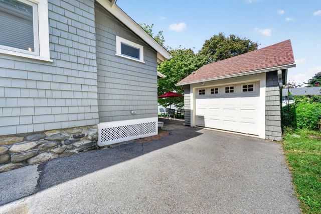 33 Union St, North Andover, MA 01845