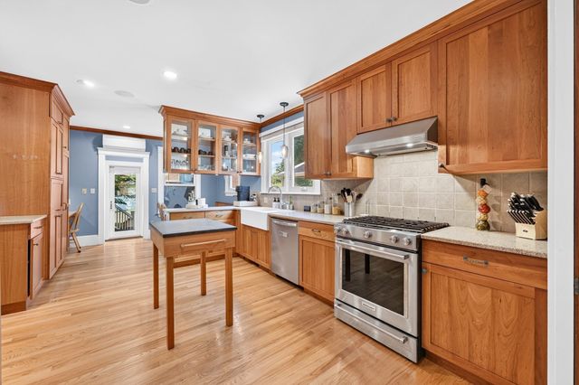33 Union St, North Andover, MA 01845