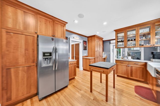 33 Union St, North Andover, MA 01845