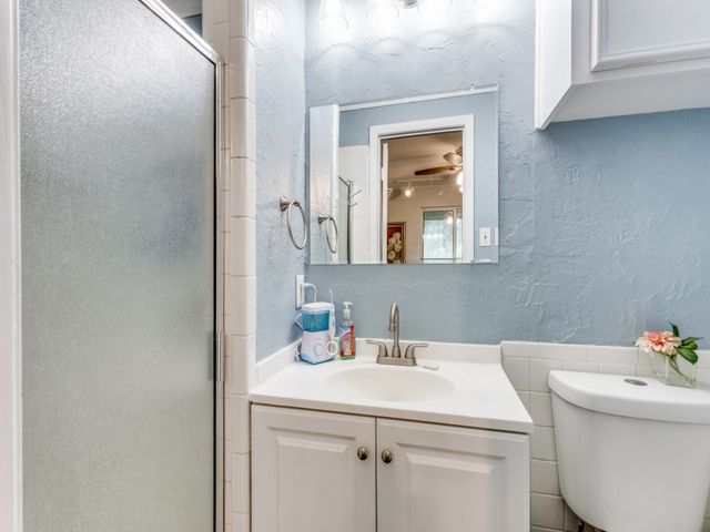 405 Chandler Lake Road, Fort Worth, TX 76103