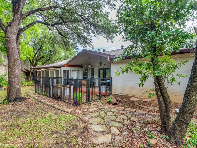 405 Chandler Lake Road, Fort Worth, TX 76103