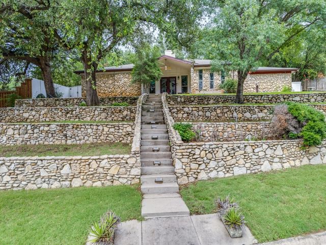 405 Chandler Lake Road, Fort Worth, TX 76103