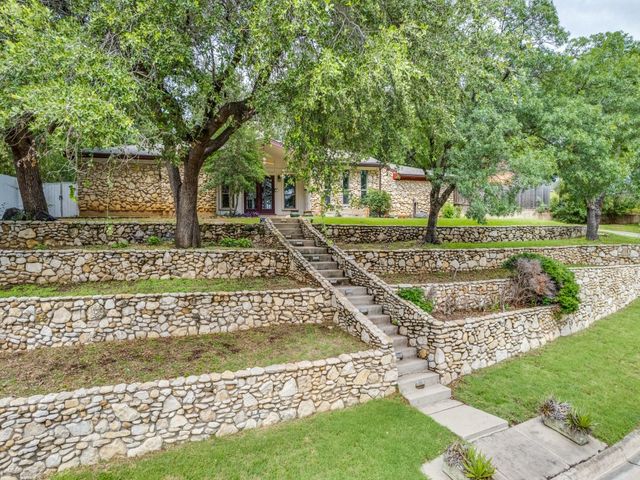 405 Chandler Lake Road, Fort Worth, TX 76103