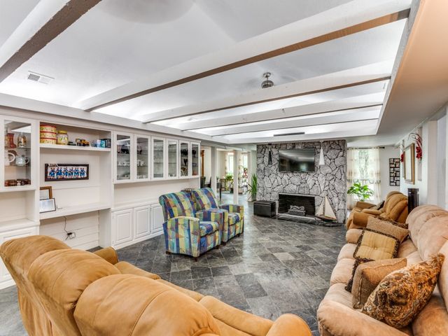 405 Chandler Lake Road, Fort Worth, TX 76103