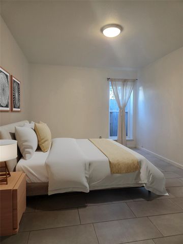 505 Westcott Street 104, Houston, TX 77007