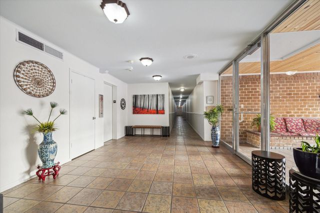 505 Westcott Street 104, Houston, TX 77007