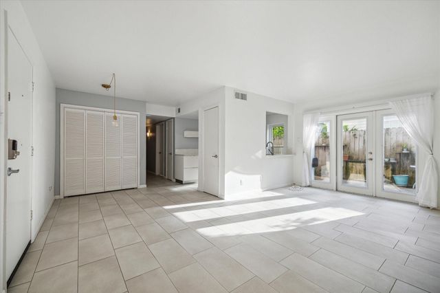 505 Westcott Street 104, Houston, TX 77007