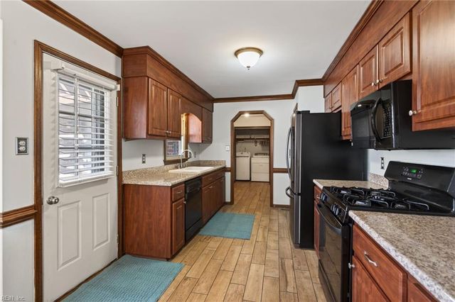 4033 Kalona RD, Portsmouth, VA 23703