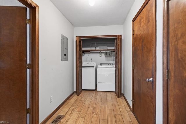 4033 Kalona RD, Portsmouth, VA 23703