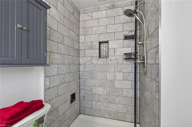 4033 Kalona RD, Portsmouth, VA 23703