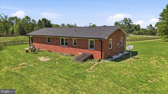 1381 LEETOWN RD, Summit Point, WV 25446