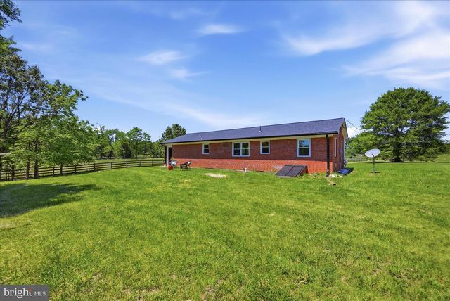 1381 LEETOWN RD, Summit Point, WV 25446