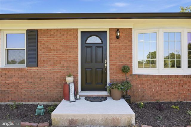 1381 LEETOWN RD, Summit Point, WV 25446