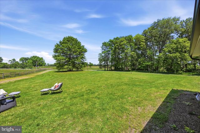 1381 LEETOWN RD, Summit Point, WV 25446