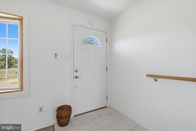 1381 LEETOWN RD, Summit Point, WV 25446