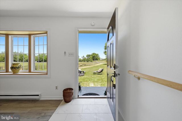 1381 LEETOWN RD, Summit Point, WV 25446