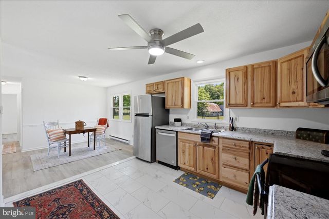 1381 LEETOWN RD, Summit Point, WV 25446
