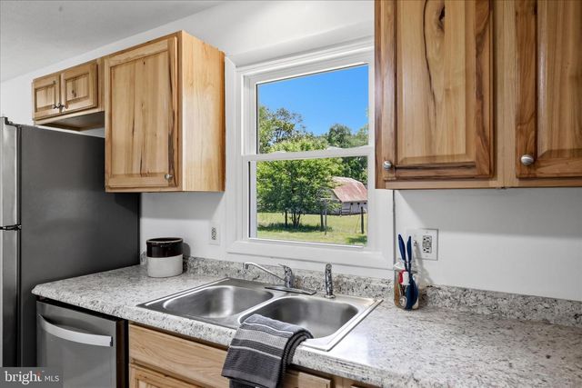 1381 LEETOWN RD, Summit Point, WV 25446