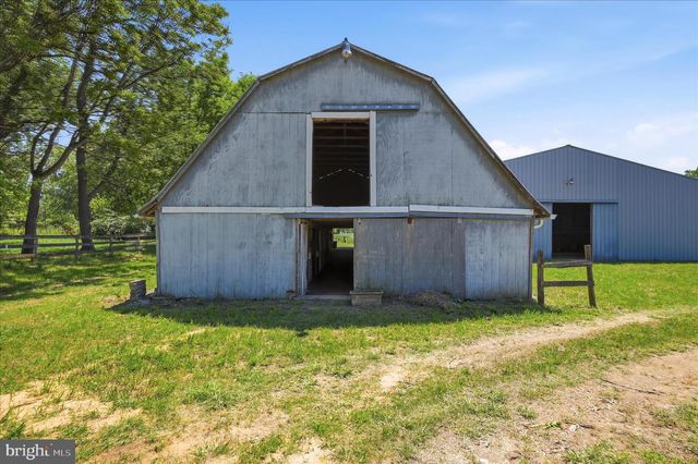 1381 LEETOWN RD, Summit Point, WV 25446