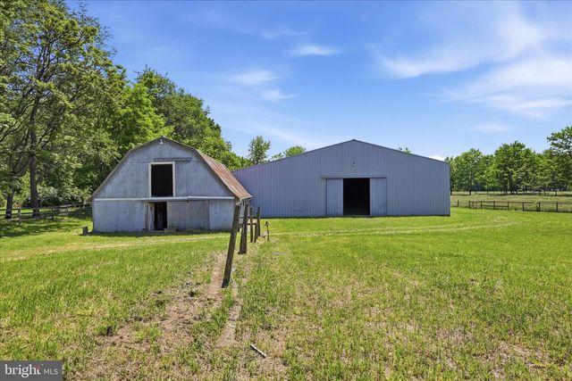 1381 LEETOWN RD, Summit Point, WV 25446